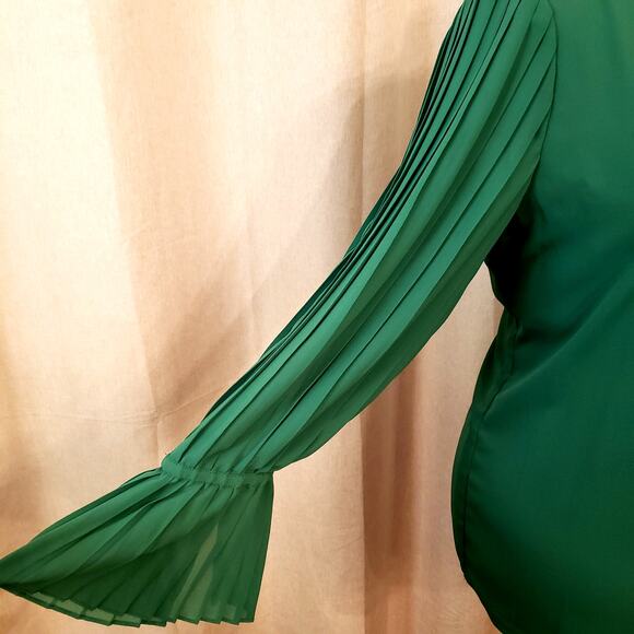 Chico's Elegant Green Blouse w/ Button Pleated Flare Sleeves | Size 2 (US 12) - Picture 6 of 10